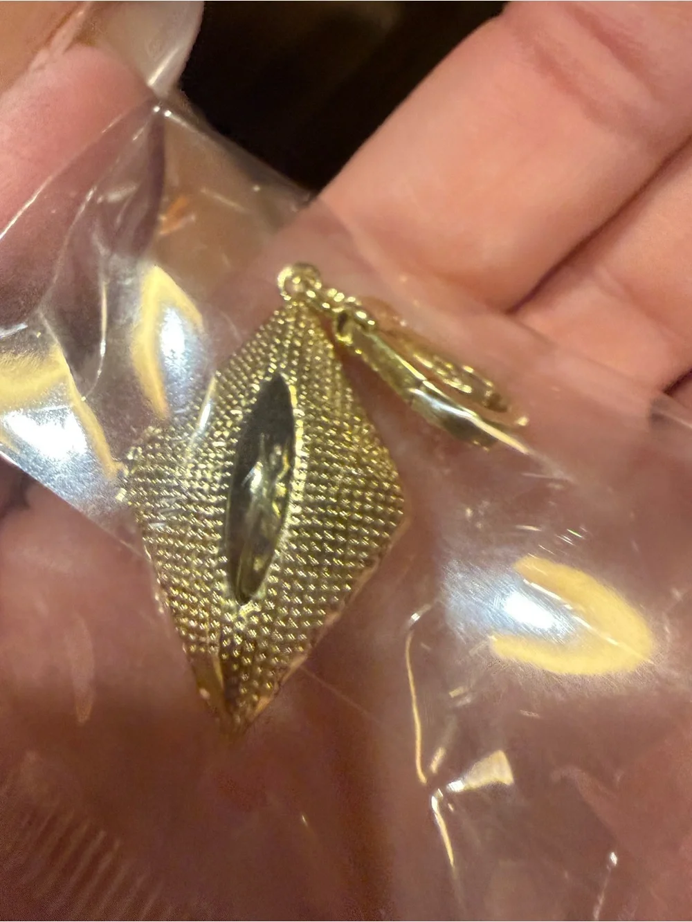 Gold-Tone Emerald Green Pendant Necklace - Feel Me Germs